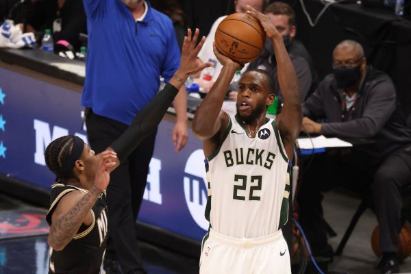 Χοκς – Μπακς 107-118: Στους τελικούς του ΝΒΑ οι Μπακς με απίθανο Μίντλετον