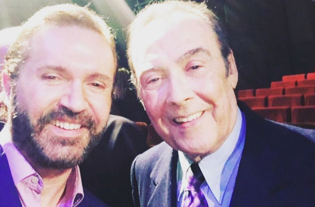 Τόλης Βοσκόπουλος: Συγκινημένος ο Γιώργος Βάλαρης στην κηδεία του τραγουδιστή