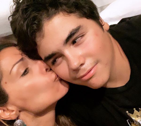 Δέσποινα Βανδή: Βρήκαμε την συνταγή για το κέικ που της ετοίμασε ο γιος της Γιώργος