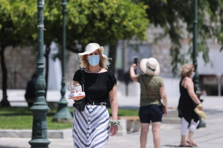 Κοροναϊός: «Πονοκέφαλος» με τους ανεμβολίαστους – Ο «διπλός» φόβος για τέταρτο κύμα