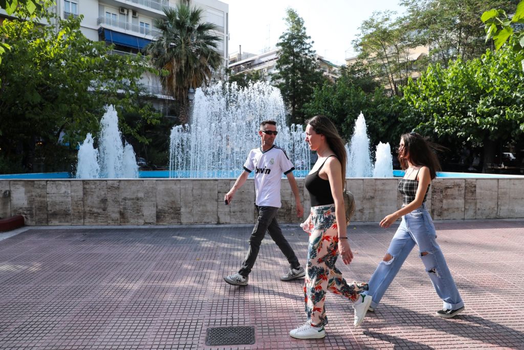 Voucher 150 ευρώ: Πώς θα λάβουν την ενίσχυση οι εμβολιασμένοι 18-25 ετών