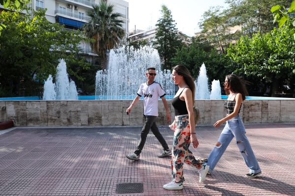 Voucher 150 ευρώ: Πώς θα λάβουν την ενίσχυση οι εμβολιασμένοι 18-25 ετών