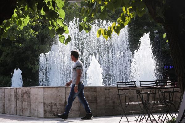 Καύσωνας: Αποπνικτική ατμόσφαιρα και θερμοκρασίες ως 44 βαθμούς – Παρόμοιες οι συνθήκες με εκείνες στο Μάτι