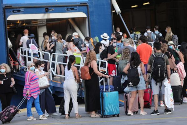 Τι αλλάζει από Δευτέρα σε δημόσιες υπηρεσίες, μετακινήσεις, κέντρα διασκέδασης, αθλητισμό