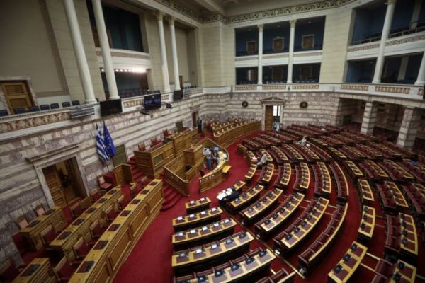 Ξεκίνησε στη Βουλή η συζήτηση για το νέο σχολείο και την αξιολόγηση – Αύριο η παρέμβαση Μητσοτάκη