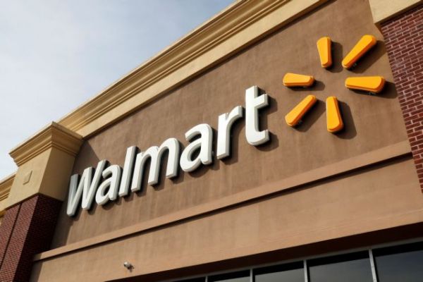 Walmart – Υποχρεωτική ξανά η μάσκα για τους εργαζόμενους στα Walmart