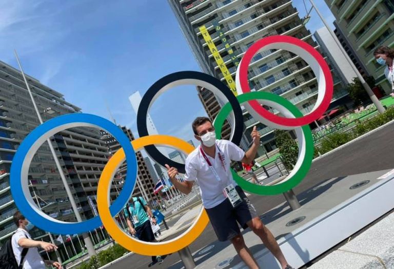 Ολυμπιακοί Αγώνες: Η ιστορία του σημαιοφόρου των προσφύγων και το πέρασμά του από την Ελλάδα