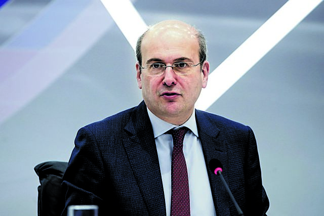 Χατζηδάκης: Μέτρο ώθησης των εργαζομένων να εμβολιαστούν η αναστολή εργασίας