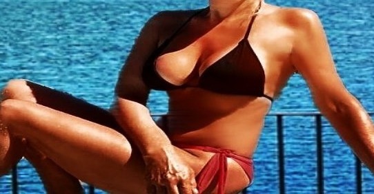 Πρώην σύζυγος Έλληνα τραγουδιστή «τρελαίνει κόσμο»