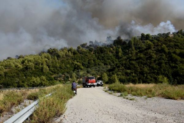 Φωτιά στην Αχαΐα – «Κάηκαν πάνω από 20 σπίτια στη Ζήρια»