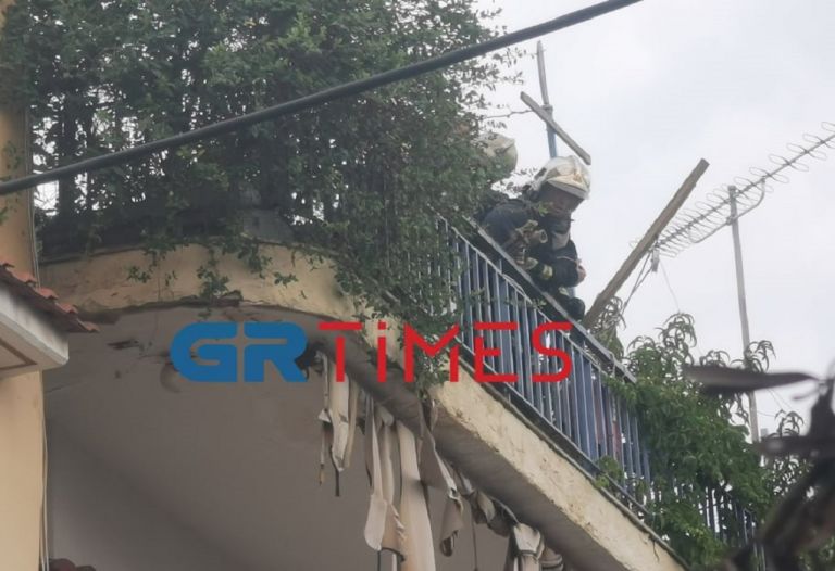 Tραγωδία στη Θεσσαλονίκη: Νεκρός ο άνδρας που έβαλε φωτιά στο σπίτι του και πυροβολούσε με καραμπίνα