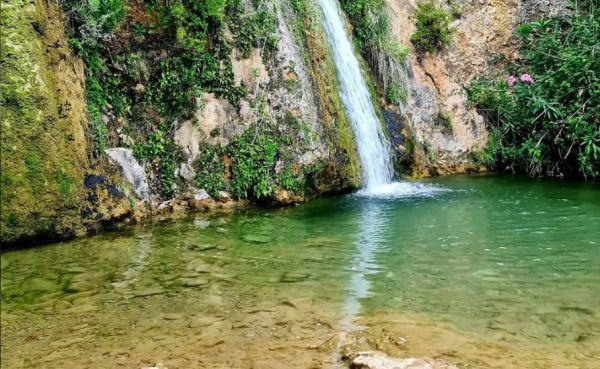 Καταρράκτης Βαλανάρη: Ένας κρυμμένος παράδεισος μόλις 25 λεπτά από το κέντρο της Αθήνας