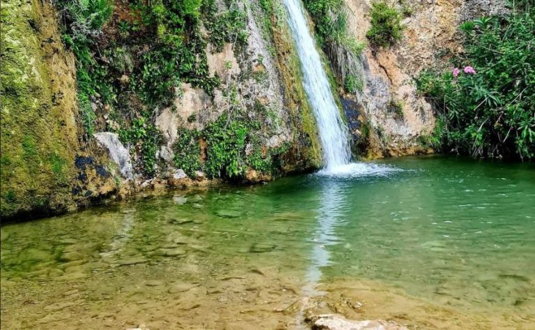Καταρράκτης Βαλανάρη: Ένας κρυμμένος παράδεισος μόλις 25 λεπτά από το κέντρο της Αθήνας