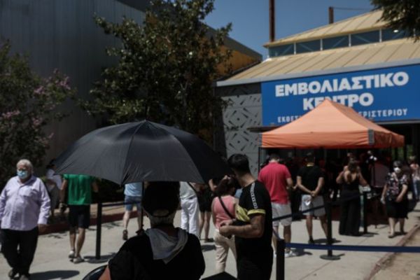 Κοροναϊός: Χιλιάδες τα κρούσματα αλλά δεκάδες στα νοσοκομεία – Τι έχει συμβεί;