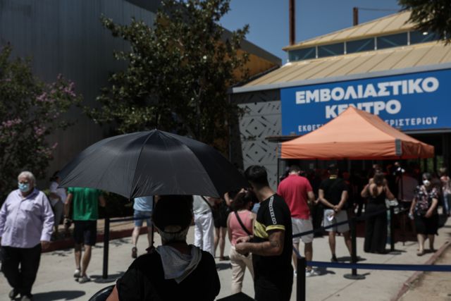 Κοροναϊός: Χιλιάδες τα κρούσματα αλλά δεκάδες στα νοσοκομεία – Τι έχει συμβεί;