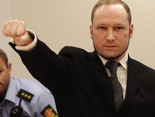 Άντερς Μπέρινγκ Μπρέιβικ: Η χιτσκοκική ζωή του μακελάρη της Νορβηγίας