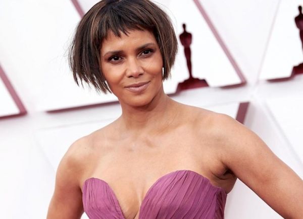 Η Χάλι Μπέρι τίναξε το Instagram στον αέρα – Διατηρεί απίστευτο κορμί στα 54 της