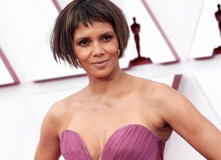 Η Χάλι Μπέρι τίναξε το Instagram στον αέρα – Διατηρεί απίστευτο κορμί στα 54 της