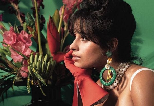 Καμίλα Καμπέγιο: Εντυπωσιακή στο πρώτο της βίντεο κλιπ για το 2021