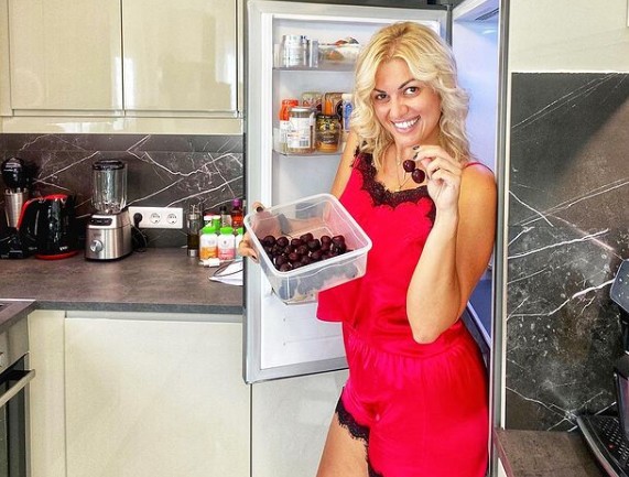 Νάνσυ Παραδεισανού: Οι φωτογραφίες με μαγιό και τα σχόλια στο Instagram