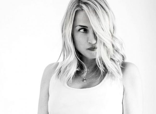 Μαρία Ηλιάκη: Βόλτα με την κατάξανθη πριγκίπισσά της