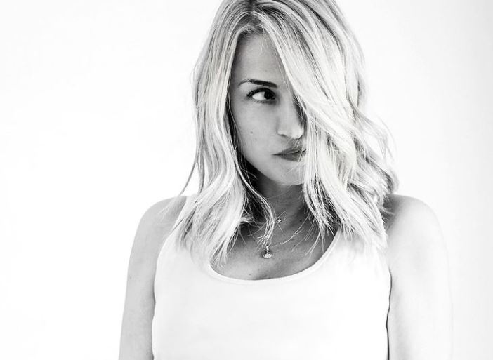 Μαρία Ηλιάκη: Βόλτα με την κατάξανθη πριγκίπισσά της