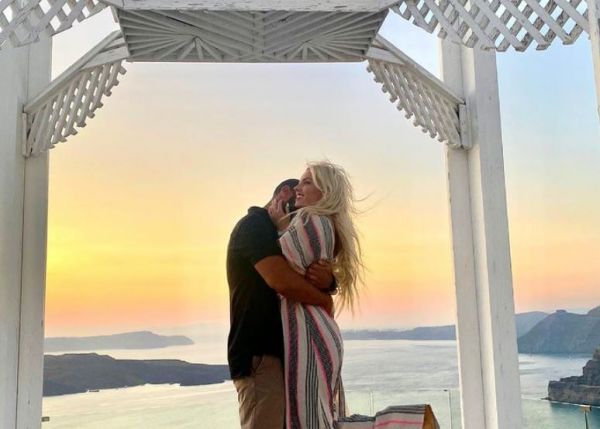 Τζούλια Νόβα: Έγκυος στο πρώτο της παιδί