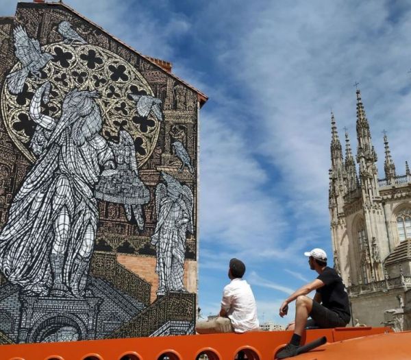 Ένας φύλακας άγγελος με τη μορφή ερωδιού στον καθεδρικό του Μπούργος