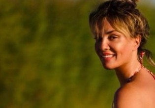 Δήμητρα Ματσούκα – Απολαμβάνει τις βουτιές και ποζάρει φορώντας το πιο «καυτό» μαγιό