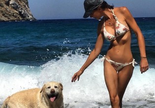 Μαρίνα Τσιντικίδου – Ποζάρει με μπικίνι στα 50 και προκαλεί πανικό η πρώην Σταρ Ελλάς