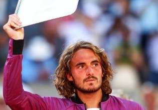 Στέφανος Τσιτσιπάς – Φωτογράφιση στην Αμερικάνικη Vogue για τον «νεαρό και yolo» τενίστα