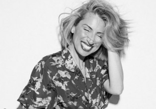 Η Μαρία Ηλιάκη ντύθηκε, στολίστηκε και ήρθε… στο ΜΕGA