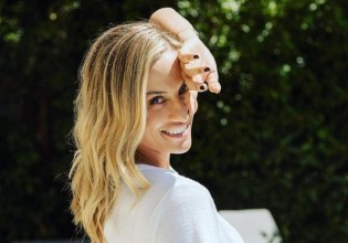 Ελεονώρα Μελέτη – Ρωτά την οικογένειά της τι θα βλέπει φέτος στο MEGA και… την τρολάρουν ασύστολα