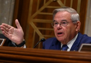 Μπομπ Μενέντεζ – Τι φέρνει ο αμερικανός φίλος στην Αθήνα