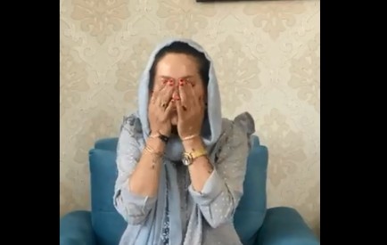 Σπαρακτική κραυγή αγωνίας από γυναίκα σκηνοθέτη στην Καμπούλ – «Έρχονται να μας σκοτώσουν»