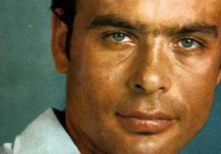 Γιάννης Πουλόπουλος – Ένας χρόνος χωρίς μια μεγάλη φωνή