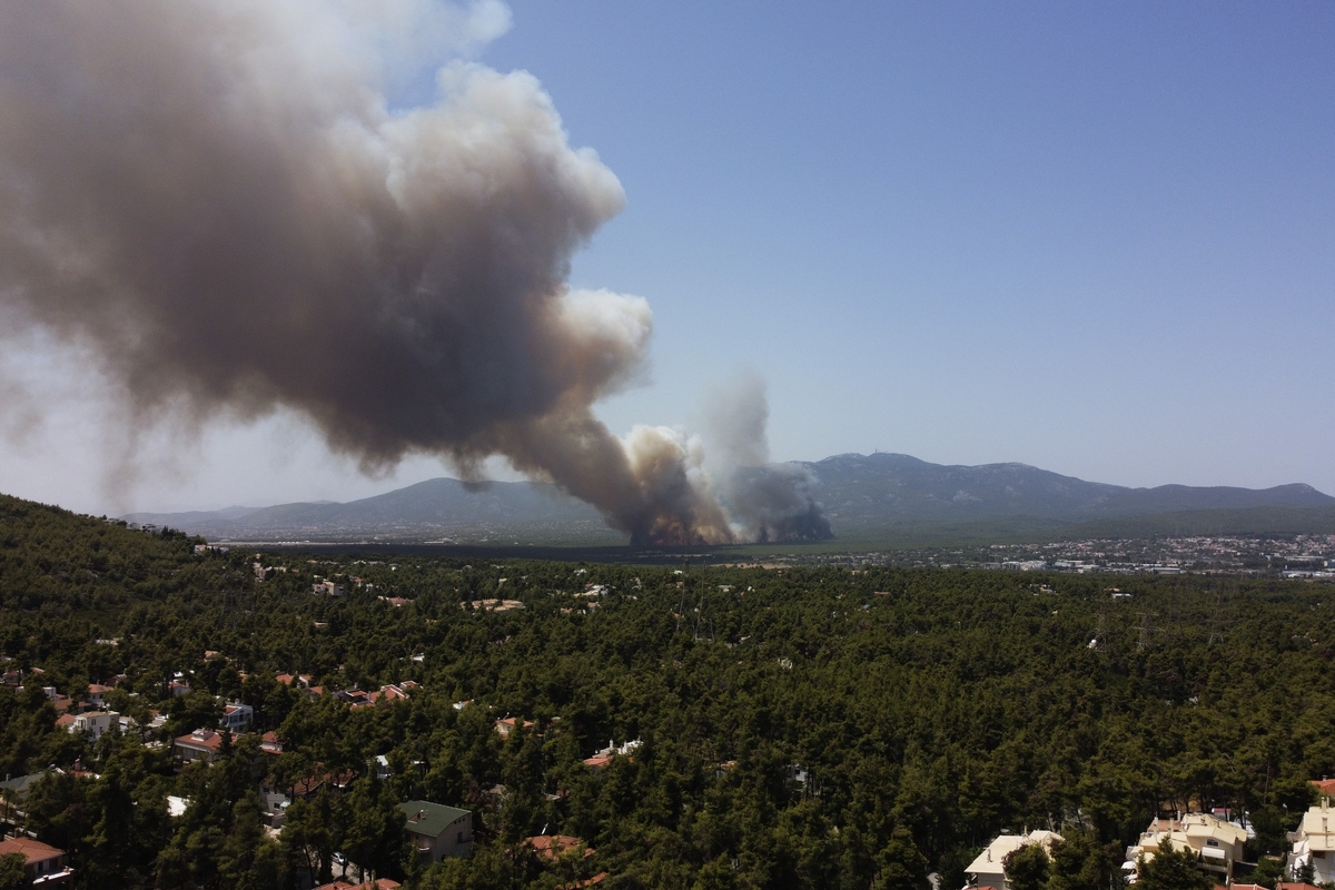 Φωτιά στη Βαρυμπόμπη - Νέο μήνυμα από το 112 στους κατοίκους της περιοχής