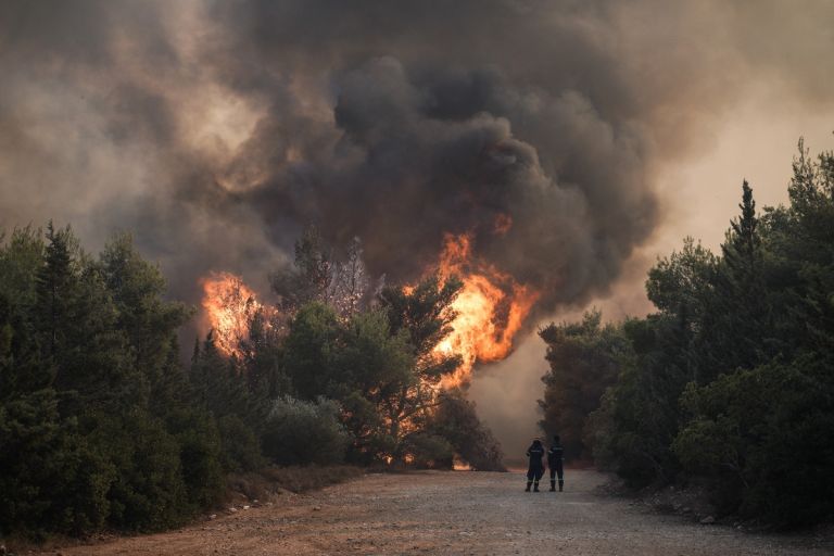 Πύργος - Προληπτική εκκένωση τεσσάρων κοινοτήτων εξαιτίας της φωτιάς στην περιοχή Κολίρι