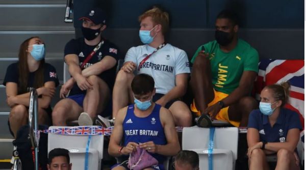 Βρετανός αθλητής έβλεπε κολύμβηση και… έπλεκε – Μάθαμε τι