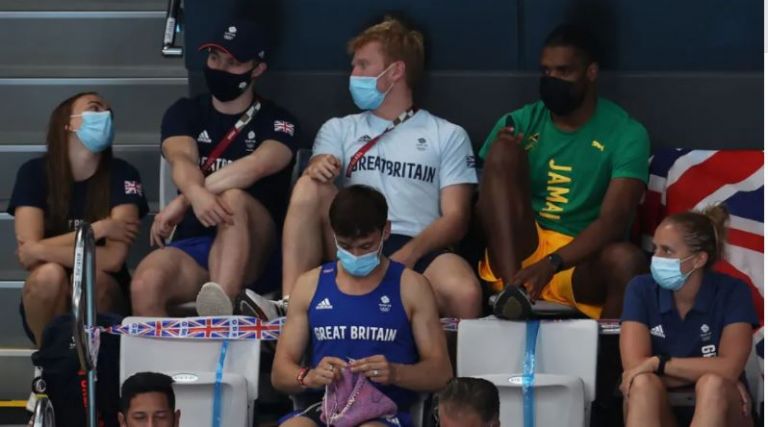 Βρετανός αθλητής έβλεπε κολύμβηση και… έπλεκε – Μάθαμε τι