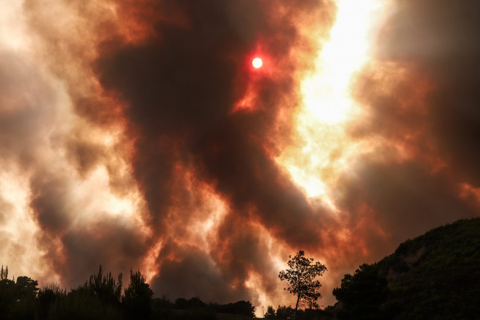 Μήνυμα του 112 για τις φωτιές στην Ελλάδα - «Πολύ υψηλός κίνδυνος πυρκαγιάς τις επόμενες μέρες»
