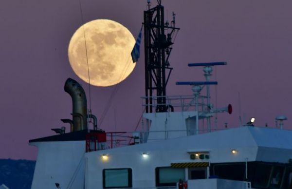 «Μα έχει πανσέληνο απόψε….» – Η μαγεία του αυγουστιάτικου φεγγαριού