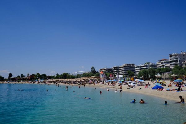 Σε υψηλά για την εποχή επίπεδα η θερμοκρασία της επιφάνειας της θάλασσας στην Ελλάδα [χάρτες]