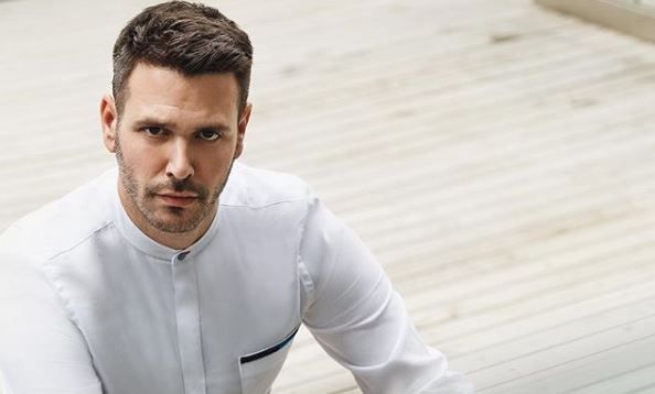 Μιχάλης Λεβεντογιάννης – Οι αναρτήσεις από τις διακοπές του φωτίζουν το καλοκαίρι μας