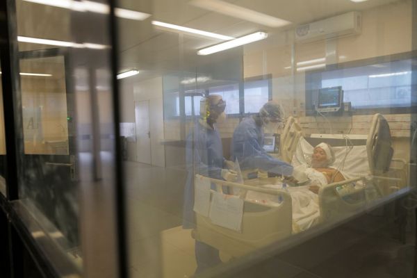 Κοροναϊός – Τα εμβόλια μείωσαν αισθητά διασωληνωμένους και θανάτους – Αποκαλυπτικοί πίνακες