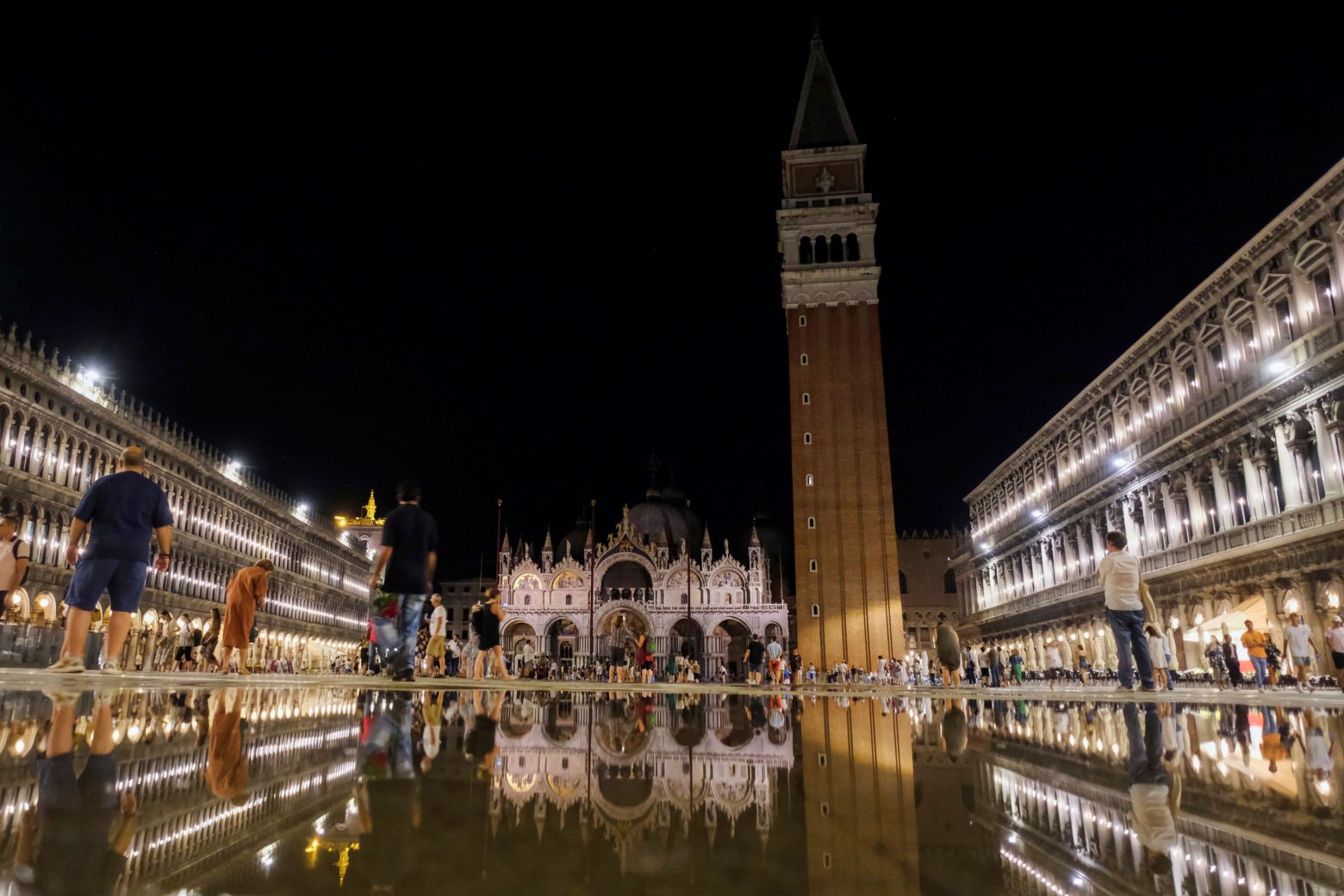 Βενετία – Πλημμύρισε εν μέσω Αυγούστου η πλατεία Αγίου Μάρκου –  Το φαινόμενο «acqua alta»