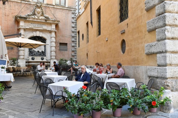 Κοροναϊός – Πώς αντιδρούν οι επιχειρηματίες στα νέα μέτρα για την πανδημία