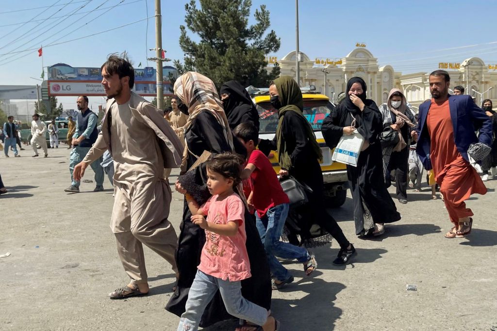 Αφγανιστάν – Απόγνωση και κραυγή αγωνίας για 40 εκατ. ψυχές – Χαοτική η επόμενη ημέρα με τους Ταλιμπάν