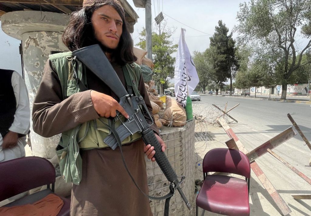 Αφγανιστάν – Οι Ταλιμπάν καλούν τους πολίτες να παραδώσουν τα όπλα – Σφοδρές μάχες