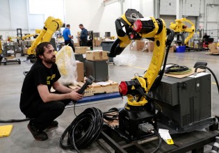 Ενοικίαση ρομπότ, η νέα τάση για μικρά εργοστάσια των ΗΠΑ
